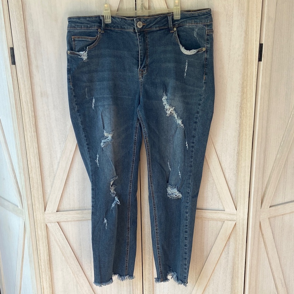 Eloquii Distressed Ankle Jeans in Medium Blue Wash Raw Hem Size 18